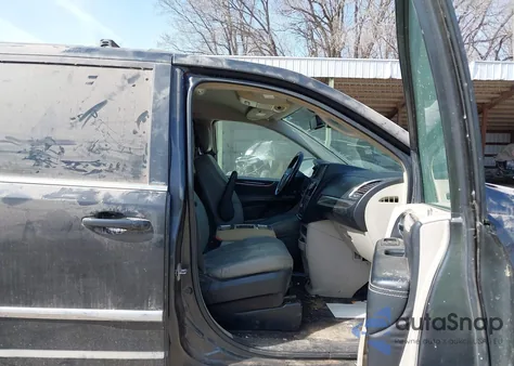 2012 Chrysler Town & Country Touring из США, поврежденный, VIN 2C4RC1BG3CR157546